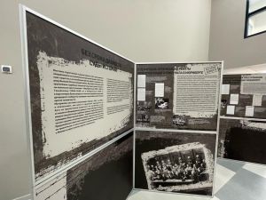 В доме культуры «Горки 10» открылась стендовая выставка «Суды истории» в рамках всероссийского проекта «Без срока давности»