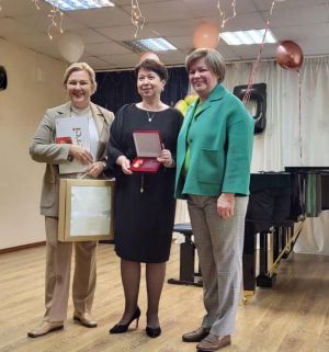 Директор Зареченской детской школы искусств Тамара Бурикова награждена знаком Московской областной Думы «За труды»