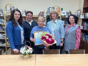 50 лет в профессии: библиотекарь Наталья Власова отметила юбилей профессиональной деятельности